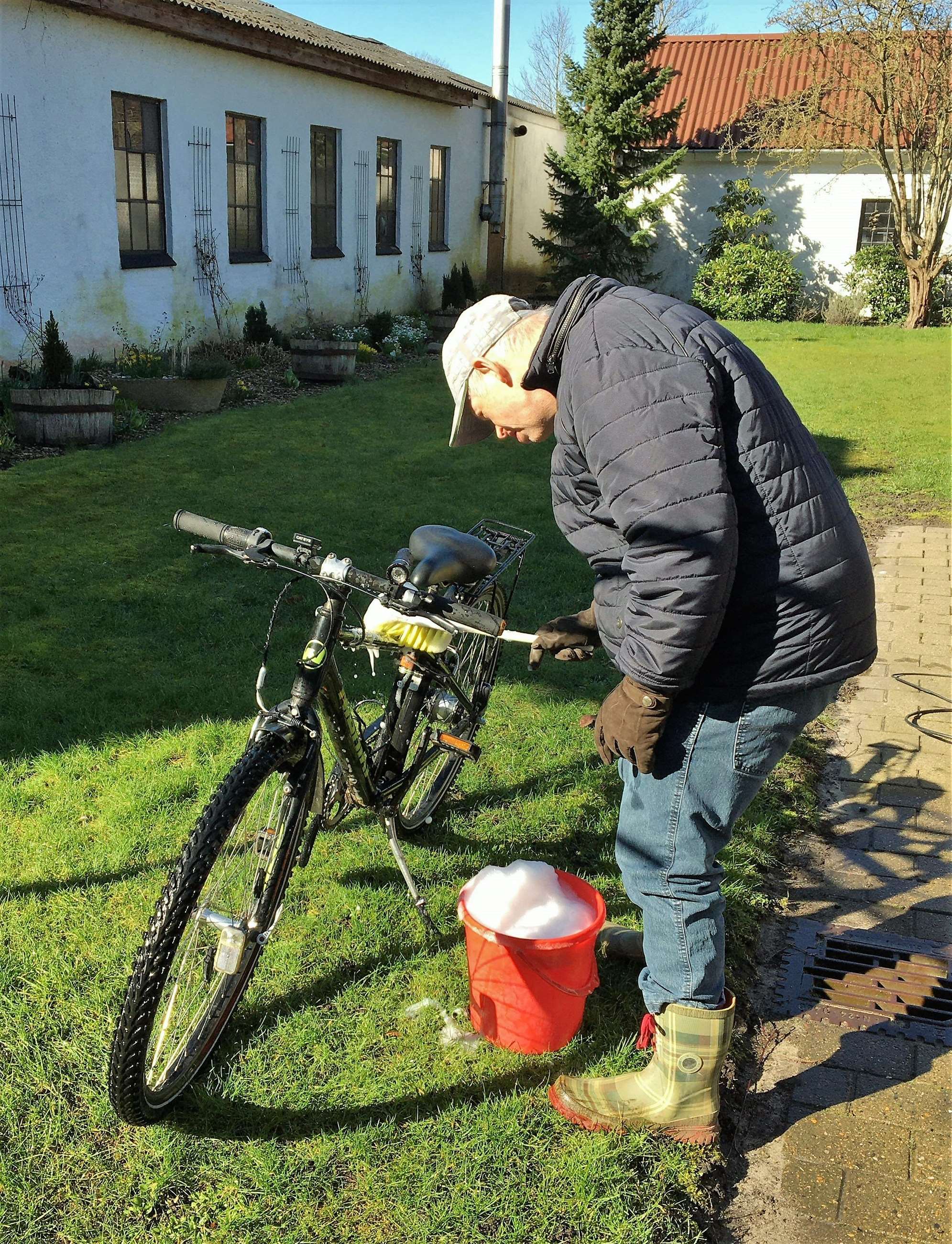 jesper vasker cyklen op sin hjemmedag