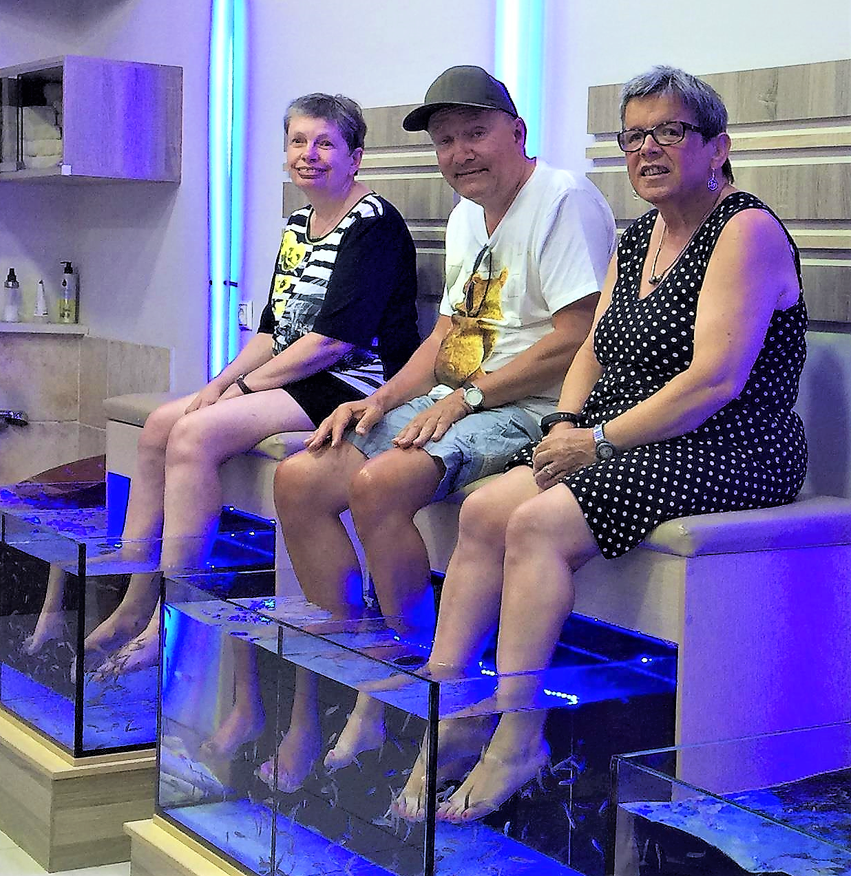 krobakken dorith, jørgen, anette, maria og lene får fodspa på kreta 2018